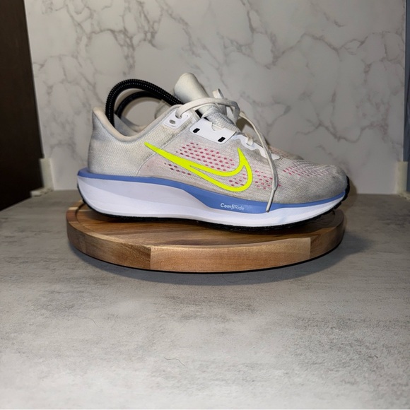 Nike Women’s Size 9.0 Quest Gray Athletic Running Shoes - Picture 1 of 6